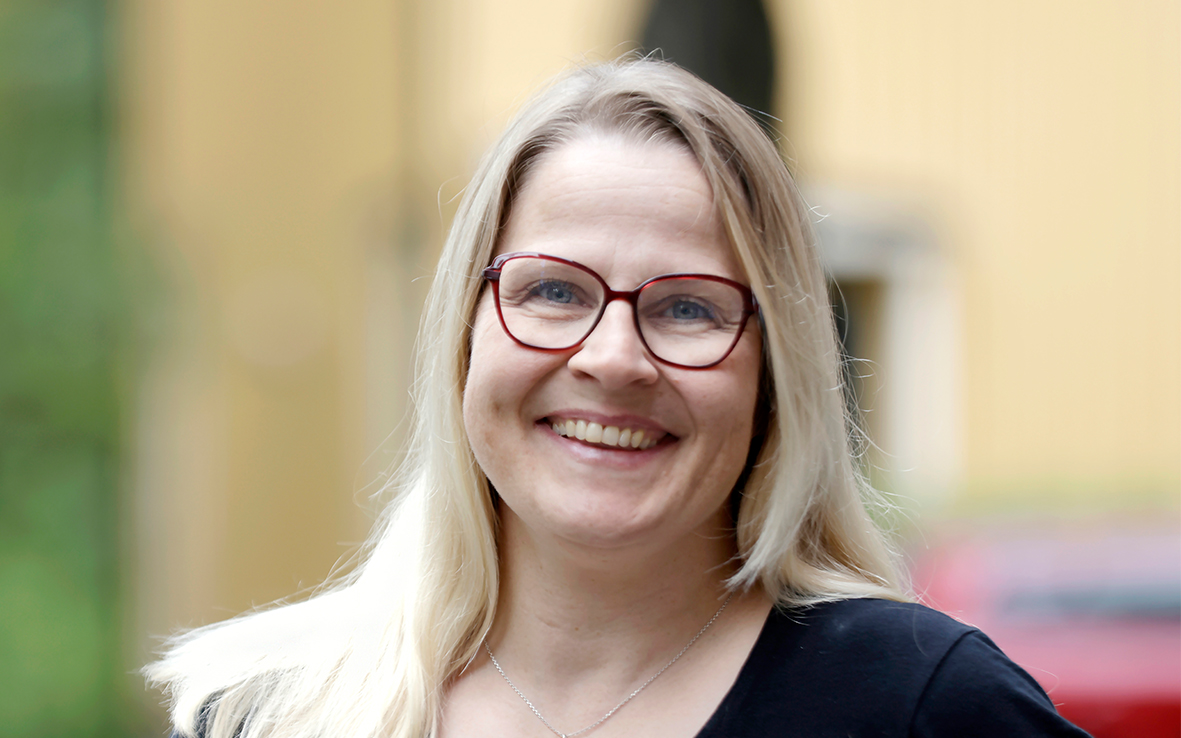 Kasvokuva lähihoitaja Kirsi Lindeqvististä.