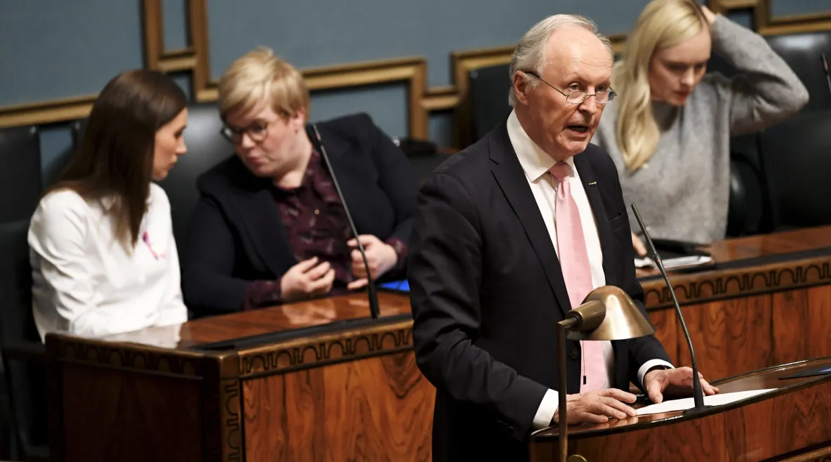 Ministeri Aki Lindén eduskunnan täysistunnossa  Helsingissä 28. syyskuuta 2022