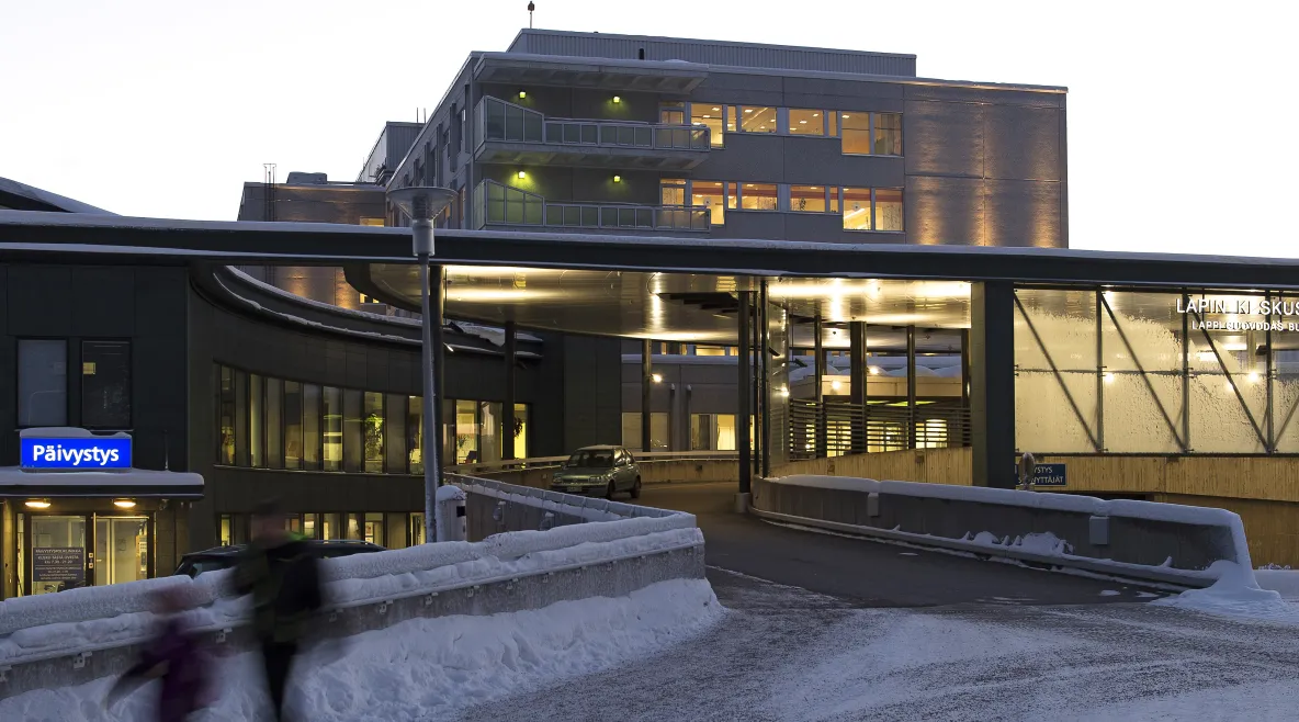 Lapin keskussairaalan sisäänkäynti