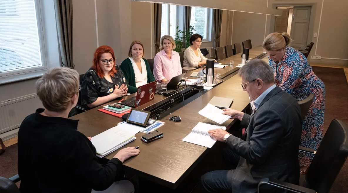 Tehyn, SuPerin ja KT:n neuvottelijat valtakunnansovittelijan toimistossa.