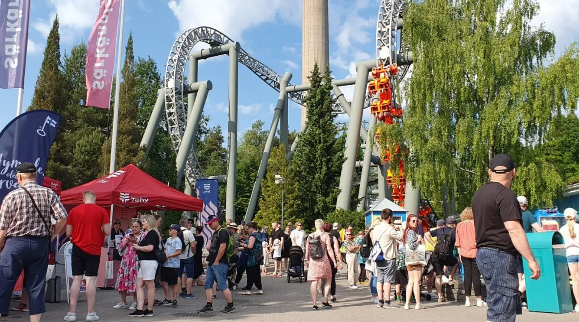 Tehyläisiä Särkänniemen huvipuistossa.