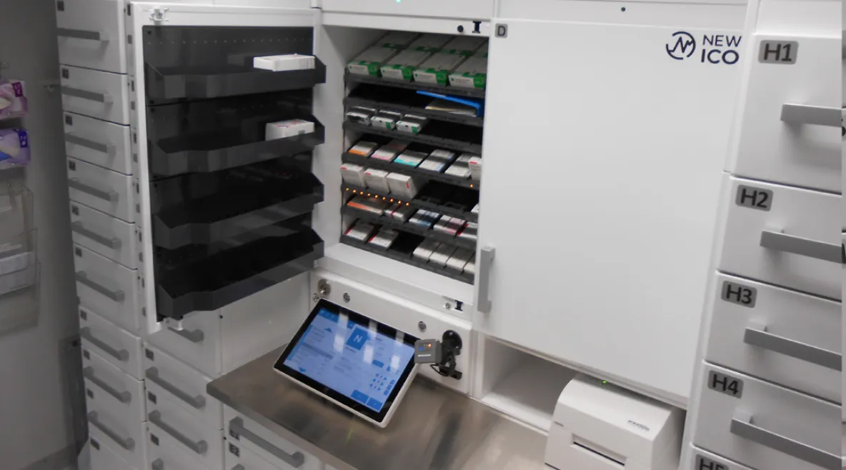 Automaation avulla voi lisätä sairaaloiden lääkitysturvallisuutta. Kuvassa älykäs lääkekaappi.