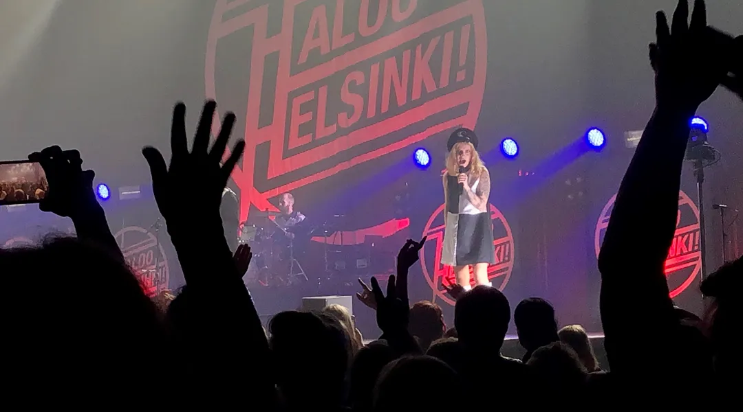 Haloo Helsinki esiintymässä Tehyn 40-vuotisjuhlissa lokakuussa 2022.