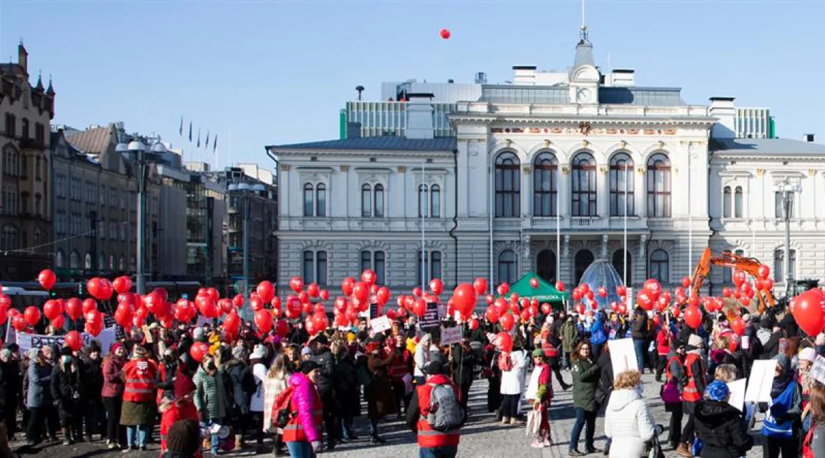 Tehyn mielenosoitus Tampereella menossa.