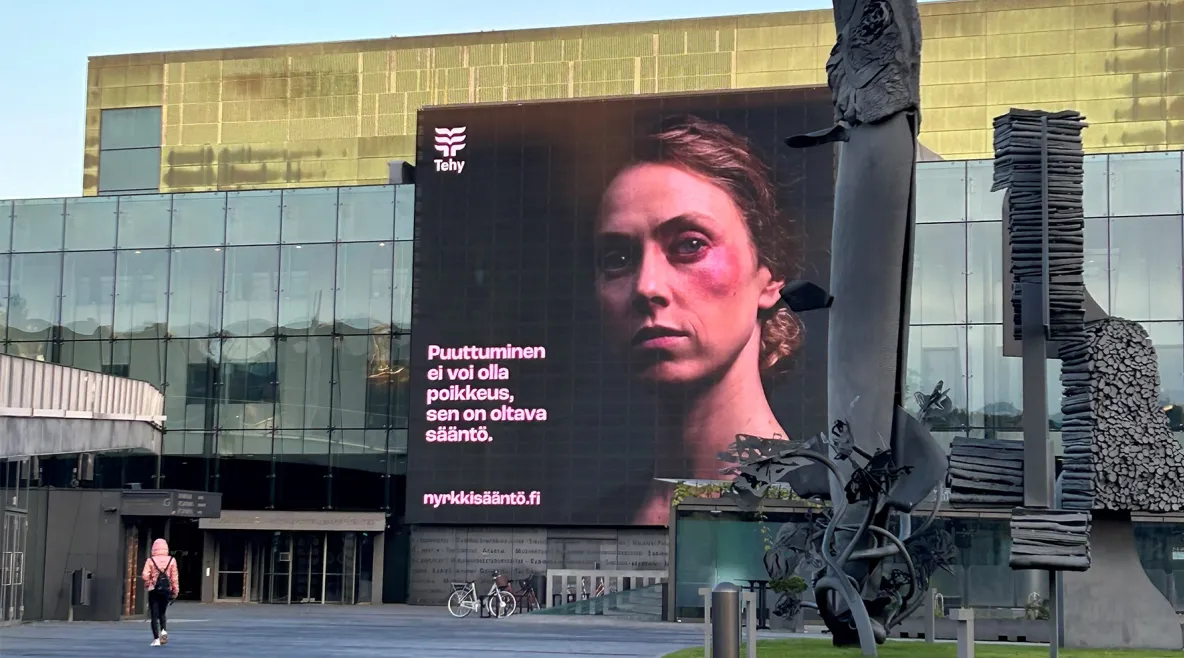 Musiikkitalon mainostaulu.