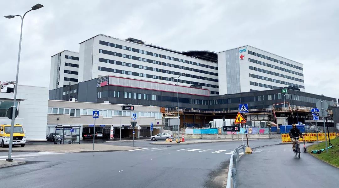Oulun yliopistollinen sairaala talvella 2022.