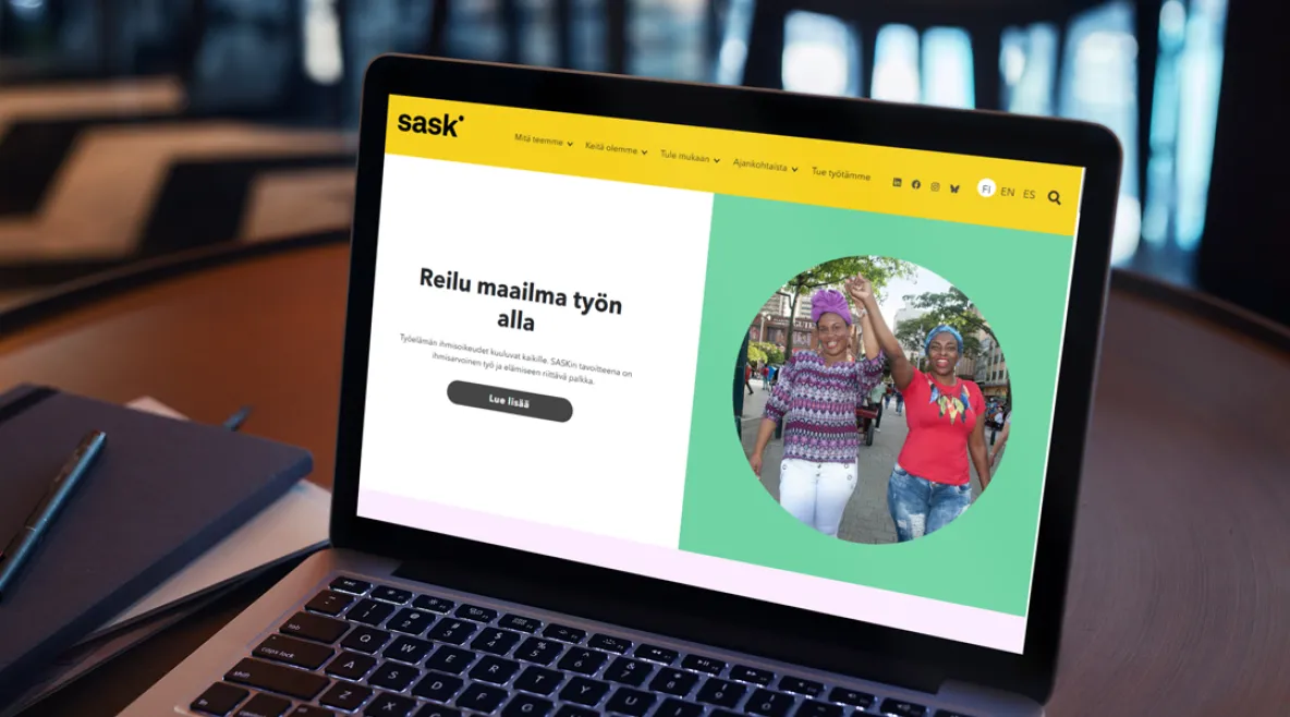 Kuva kannettavan tietokoneen näytöstä, jossa näkyy SASK:n verkkosivut.