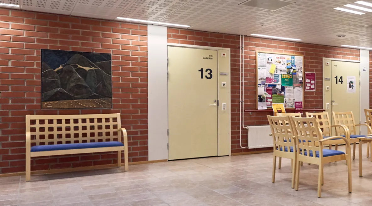 Käytävä ja odostustila terveysasemalla