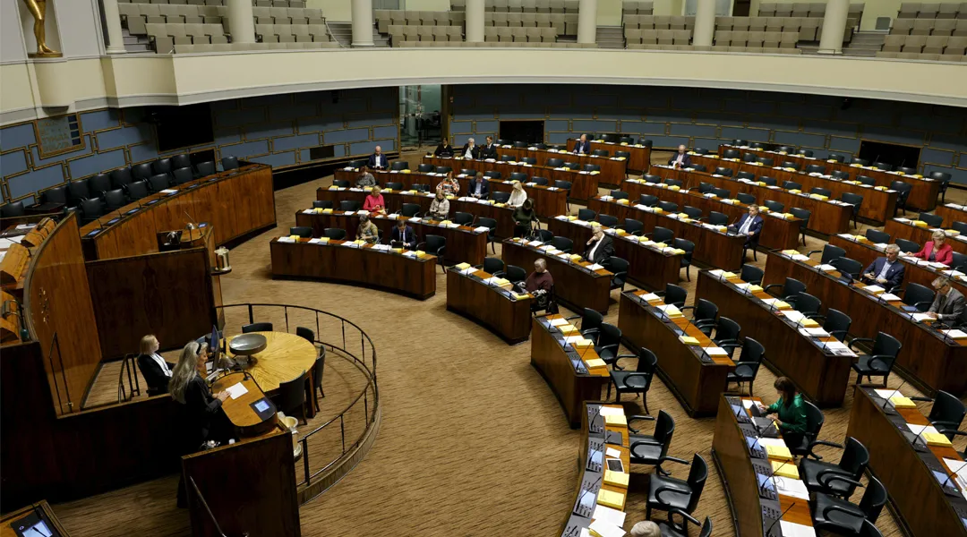 Istuntosali eduskunnan täysistunnossa Helsingissä 16. syyskuuta 2022.