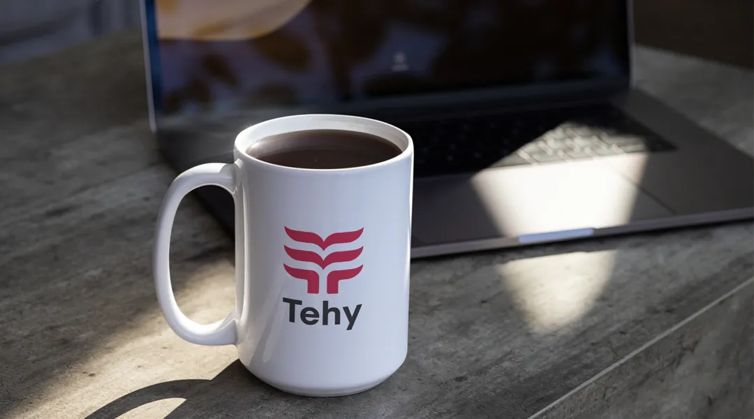 Kahvikuppi Tehyn logolla.