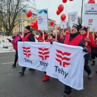 Tehyläiset marssivat hallituksen heikennyksiä vastaan.