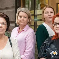 Silja Paavola, Anne Sainila-Vaarno, Else-Mai Kirvesniemi ja Millariikka Rytkönen valtakunnansovittelijan toimiston ovella.