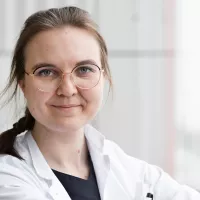 Väitoskirjatutkija, erikoistuva sairaalafyysikko Pauliina Yrjölä.