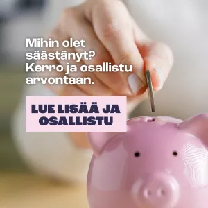 Nainen laittaa kolikon säästöpossuun.