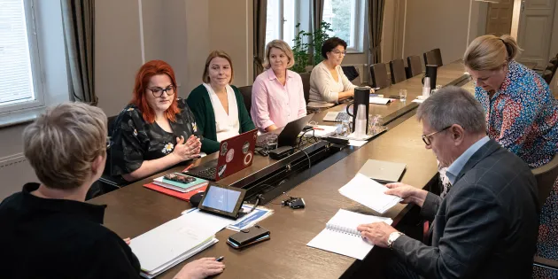 Osapuolet valtakunnansovittelijan toimistossa.