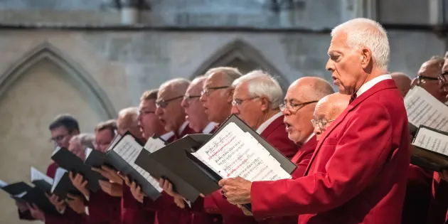 laulu raikaa ja balalaikka ei lakkaa soimasta