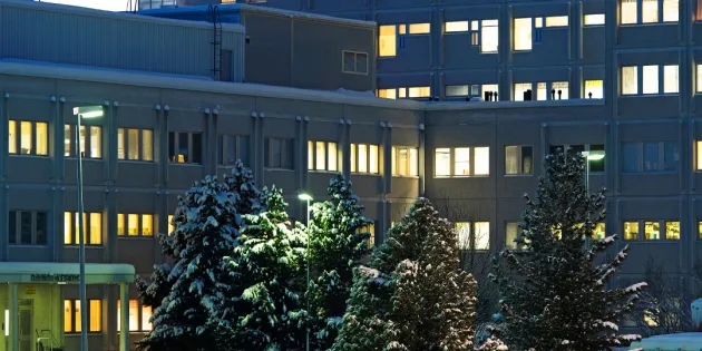 Lapin keskussairaala talvisessa maisemassa.
