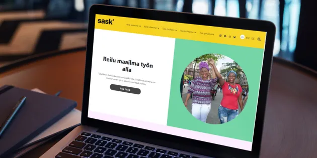 Kuva kannettavan tietokoneen näytöstä, jossa näkyy SASK:n verkkosivut.