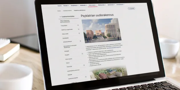 Tayssin T-rakennuksessa on mm. aikuispsykiatrian osastot, poliklinikat, monitoimitiloja, henkilökunnan työtilat sekä pysäköintitilaa. 