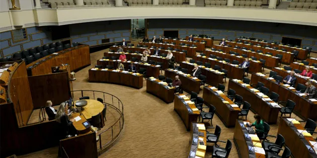 Istuntosali eduskunnan täysistunnossa Helsingissä 16. syyskuuta 2022.
