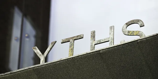 YTHS:n logo rakennuksen katolla. YTHS:n muutosneuvottelut päättyivät henkilöstön kannalta raskaaseen lopputulokseen. Työnsä menettää 58 työntekijää ja kahdeksan tehtävää osa-aikaistetaan.