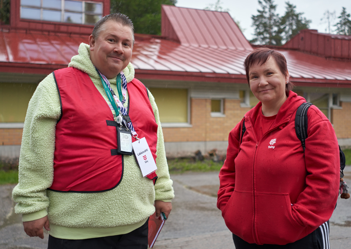 Timo Dahl ja Sari Höök Mänttä-Vilppulassa yksityisen sosiaalipalvelualan lakon aikaan.