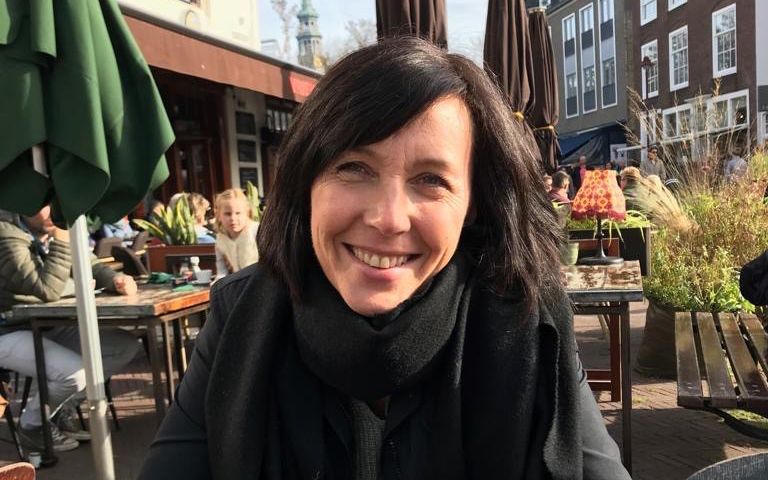 Rita Kotiranta katukahvilassa.