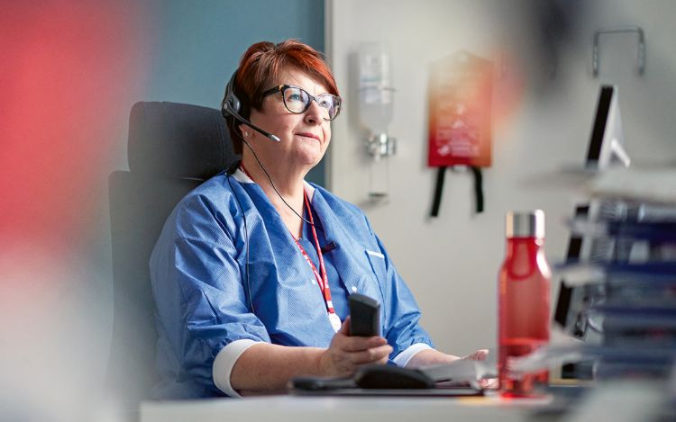 Preoperatiivinen hoitaja Hannele Hiukkanen