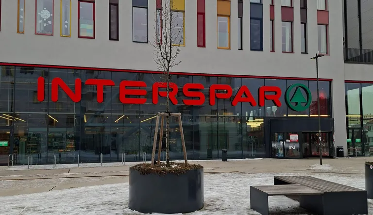 Interspar kauppa ulkoa päin.