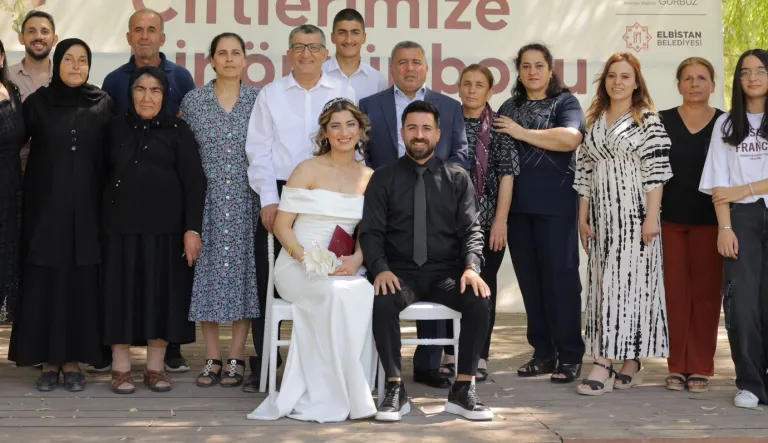 Pinar Sahindalin hääkuvassa koko suku.