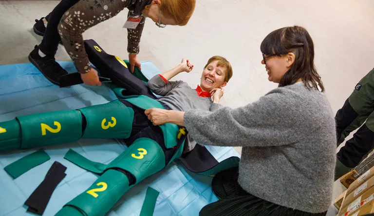 Painepuvun päällelaitoin harjoittelua.