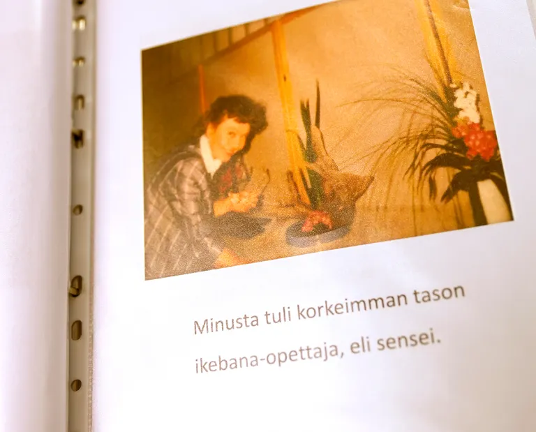 Muistojen kirja, jossa jokaisen vanhuksen omia muistoja sekä kuvina, että teksteinä.
