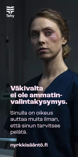 Hoitaja mustassa silmässä katsoo vakavana kameraan.