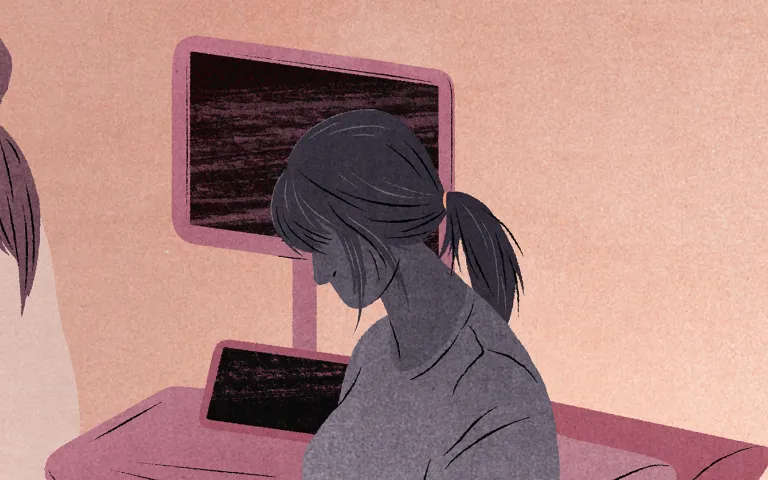 Nainen lääkärin vastaanotolla. Lääkärillä selkä naiseen päin.