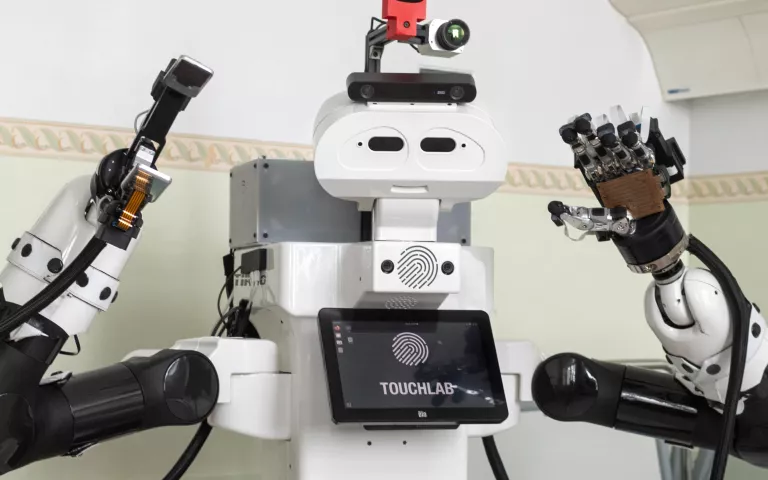 Kauko-ohjattava Välkky-robotti.