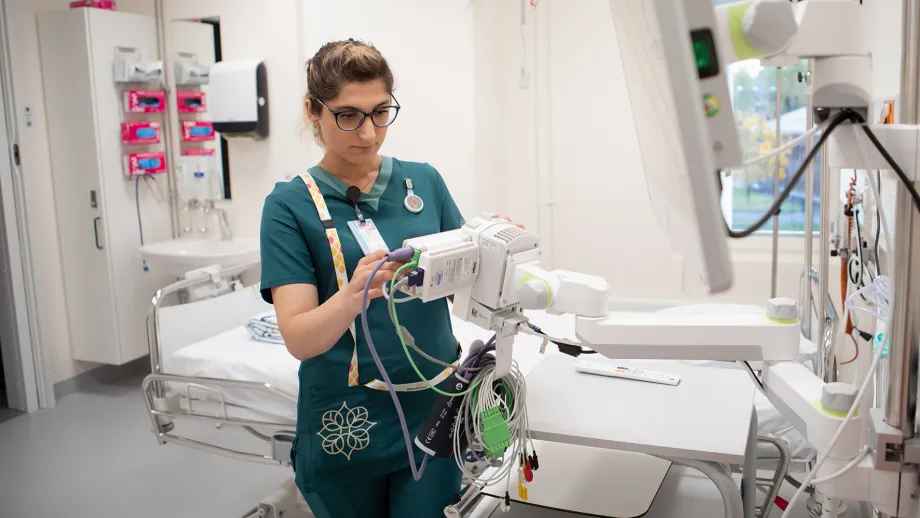 Pinar Sahindal työpaikallaan.