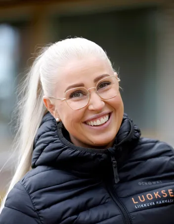 Hammashoitaja Satu Rossisen kasvokuva.